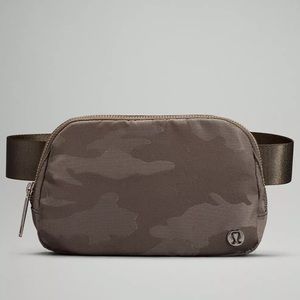 Lululemon everywhere belt bag in camo